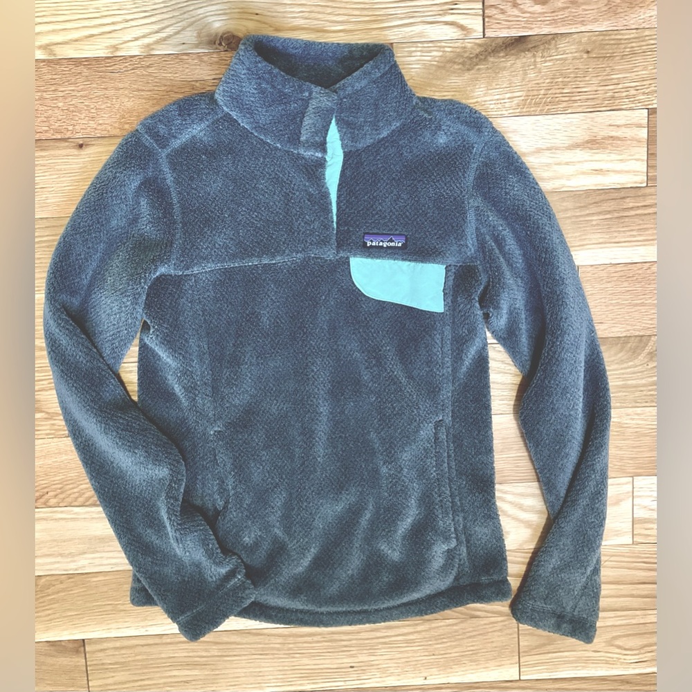 Patagonia Re-Tool Snap-T Pullover
Size small
Color: gray